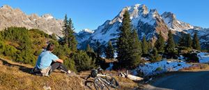 Erster Schnee am Garmil mit Blick auf die Rote Wand
